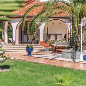 4 Bedroom Villa with Pool and Annex near Porec, Sleeps 8